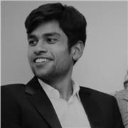 Laureato in Economia in inglese, un anno di Erasmus in una delle Università più prestigiose del Regno Unito (Durham University)